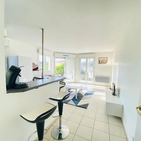 T2 Vue Degagee Colline, A Pieds, 4 Pax Apartment *