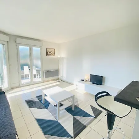 T2 Vue Degagee Colline, A Pieds, 4 Pax Apartment